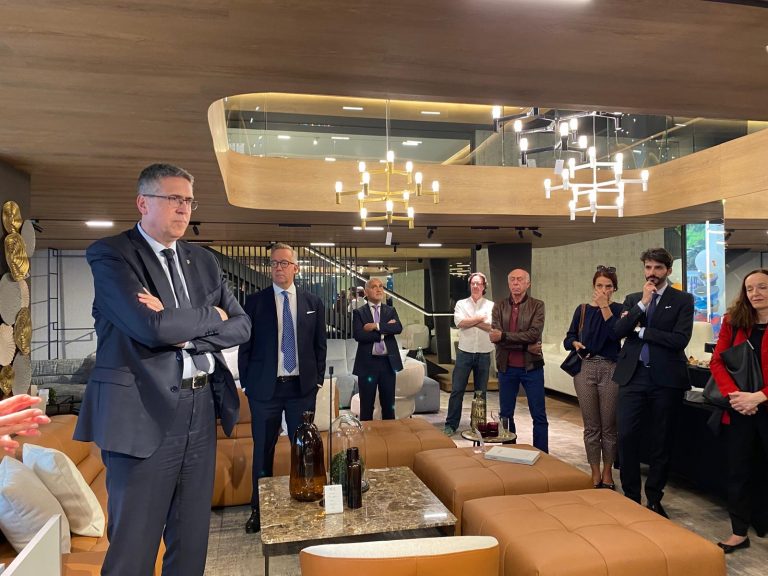 0327a130-1f71-4473-a3b4-54a4d0adf29e