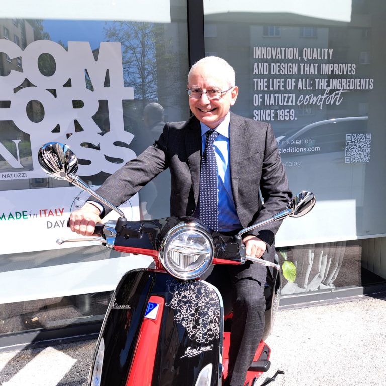 83b32fd2-eccb-4675-bb80-901068fafce8