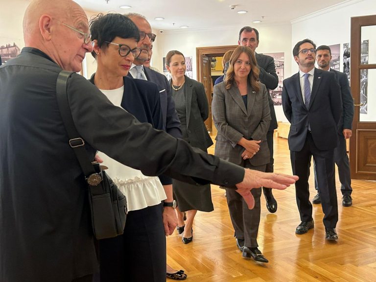 765ccf15-d682-4041-90df-fbfca6c9505c